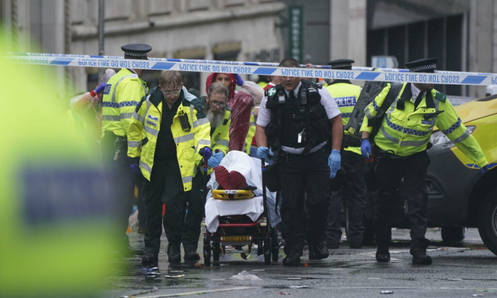 La police britannique adopte une approche sans précédent pour lutter contre les rumeurs après un incident sanglant à Liverpool