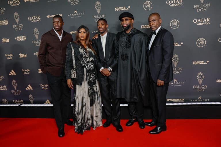 «Une fierté pour l’Afrique et la France» : la mère d’Ousmane Dembélé célèbre le triomphe de son fils avec émotion