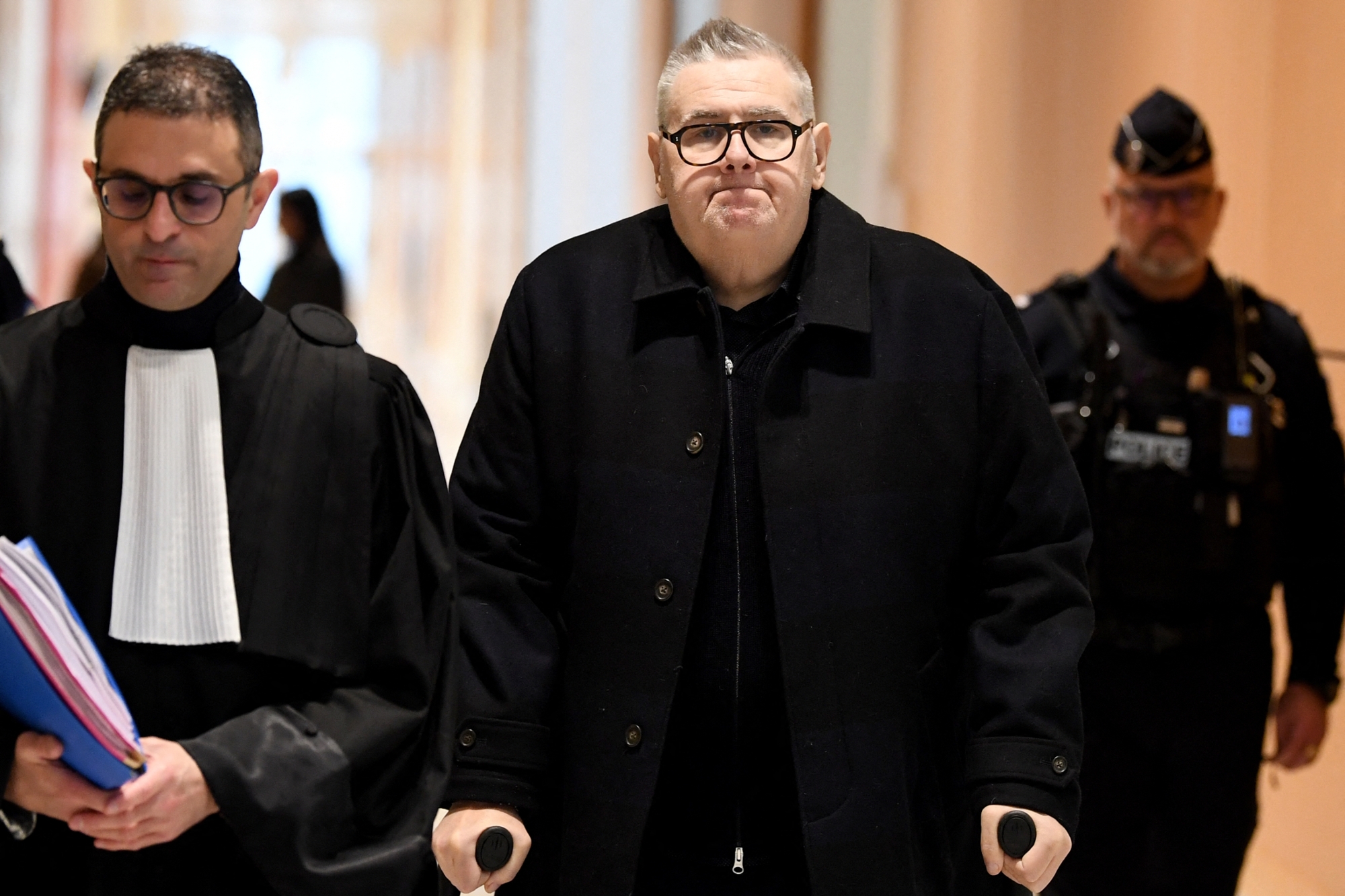 Le football français en crise : Pierre Ménès condamné pour son discours communautariste